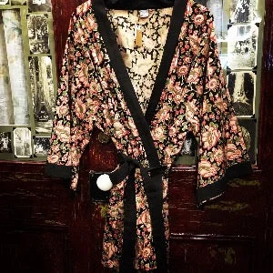 Floral and Black Kimono Robe Best pajama sets for hot sleepers