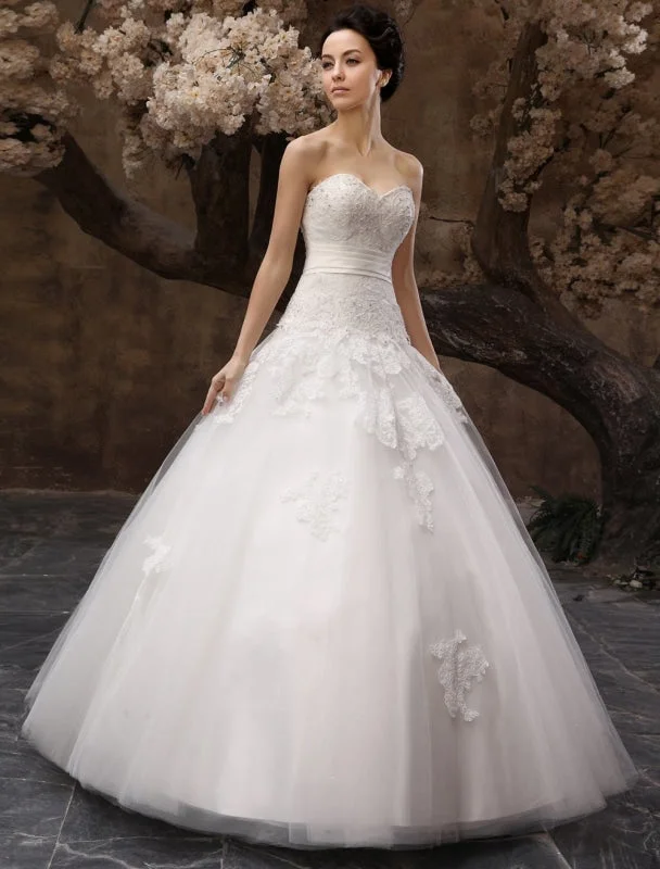 Floor-Length White Bridal Ball Gown Wedding Gown With Sweetheart Neck Applique Lace V-neck Dress